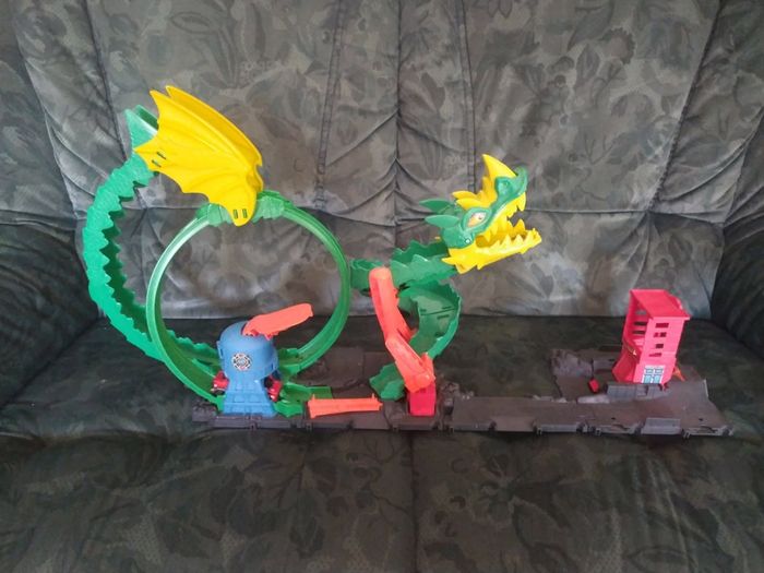 Coffret attaque du dragon hot wheels