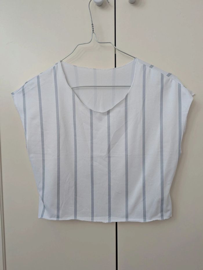 Top court sans manches a rayures taille l 40 - photo numéro 2