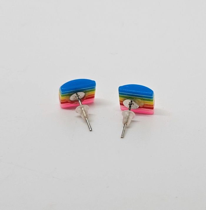 Paire de boucles d'oreilles.
Neuve. Multicolore 1 - photo numéro 3