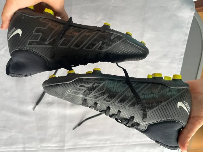 Chaussures de foot Nike 38,5 - photo numéro 4