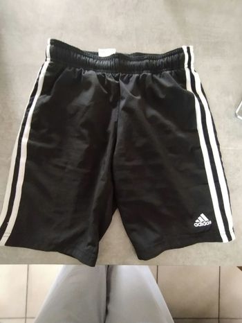 Short Adidas en très bon état 