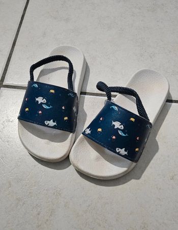 Tong enfant
Taille 27
Garçon