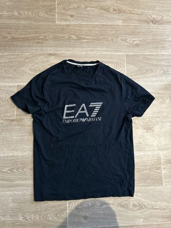 T-shirt col v léger EA7 Emporio Armani.