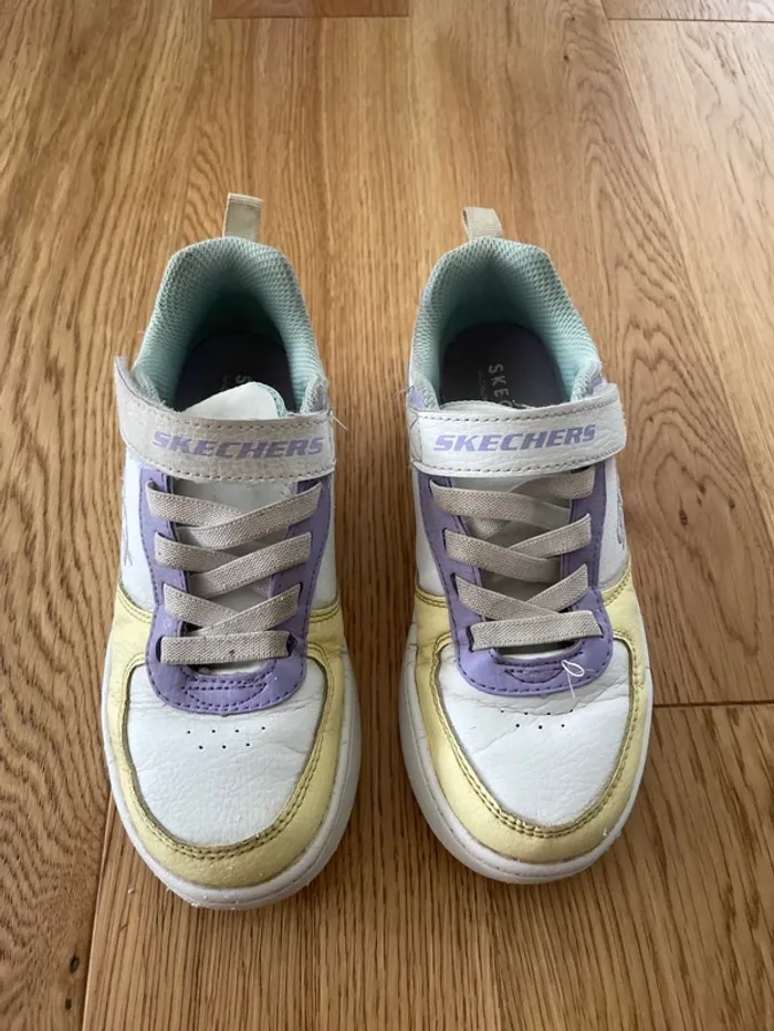 Baskets Skechers taille 33