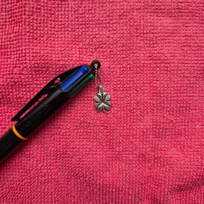 Stylo BIC Pro 4 couleurs avec pampille Trèfle - photo numéro 2