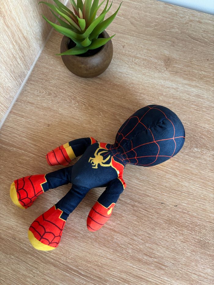 Peluche miles morales spidey et ses amies - photo numéro 3