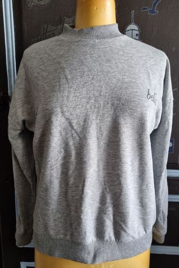 Sweat gris avec bandes sur les manches taille XS 14ans
