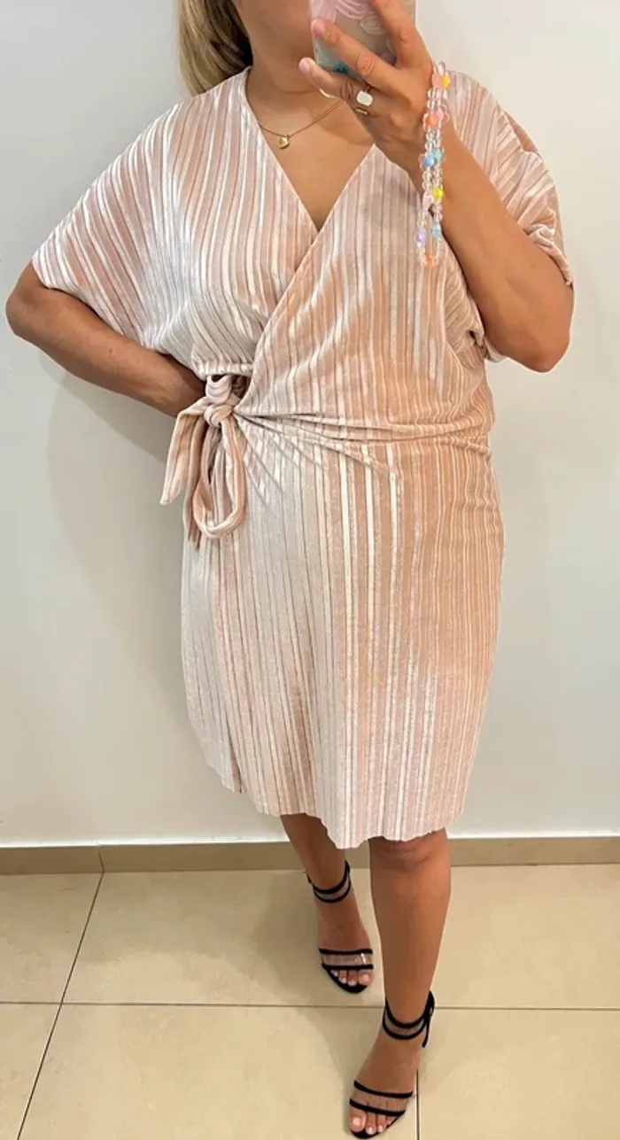 Robe Porte Feuille Plissée En Velours Taille L - photo numéro 3