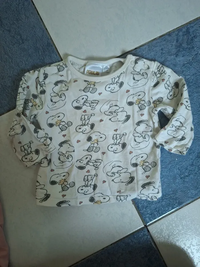 Ensemble t-shirt + salopette Snoopy en 6mois - photo numéro 4