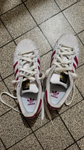 Baskets blanches a bandes roses taille 36