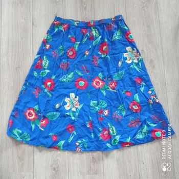 Jupe bleue  à fleurs rouges t44/46