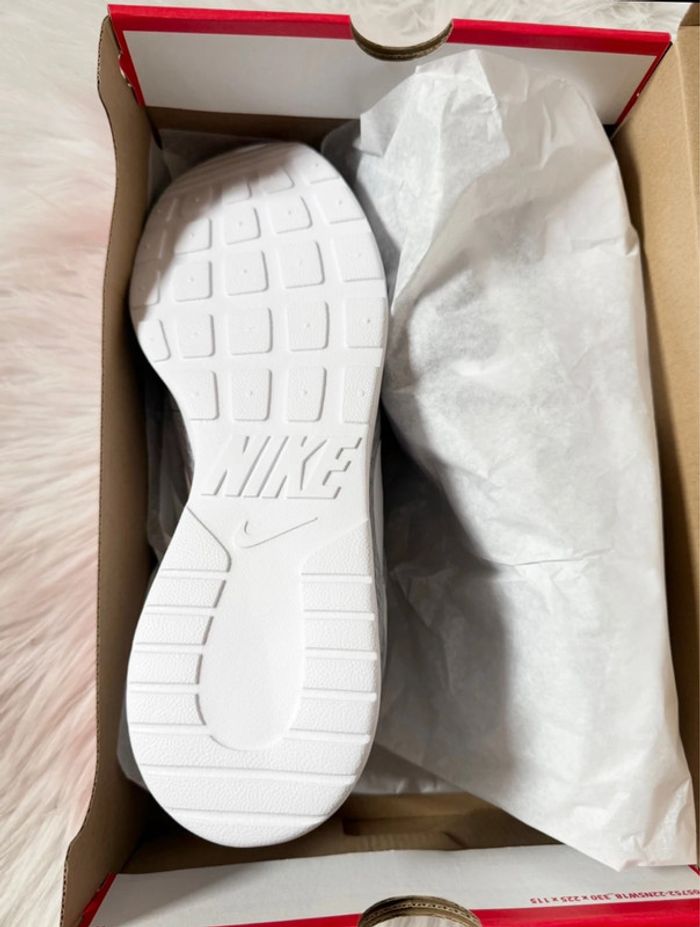 Baskets Nike Tanjun – Taille 44,5 – Gris clair/Blanc – Neuf avec étiquette - photo numéro 11
