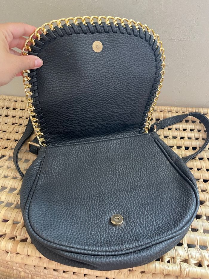 Sac à main noir et chaîne doré - photo numéro 4