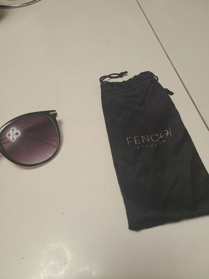 Lunette de soleil - photo numéro 4