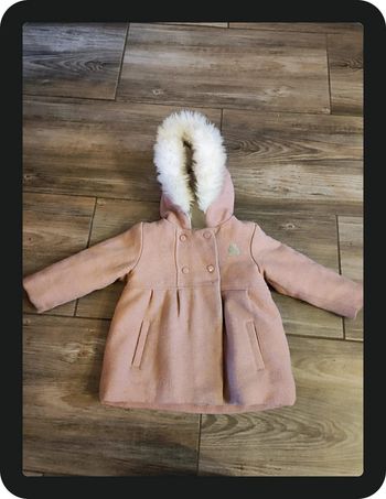 Manteau avec capuche fourrure rose Lulu castagnette Taille 24 mois