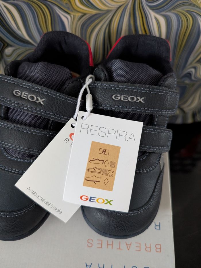 Chaussures garçon. Taille 24. Semelle intérieure en cuir. Neuf. Geox - photo numéro 6