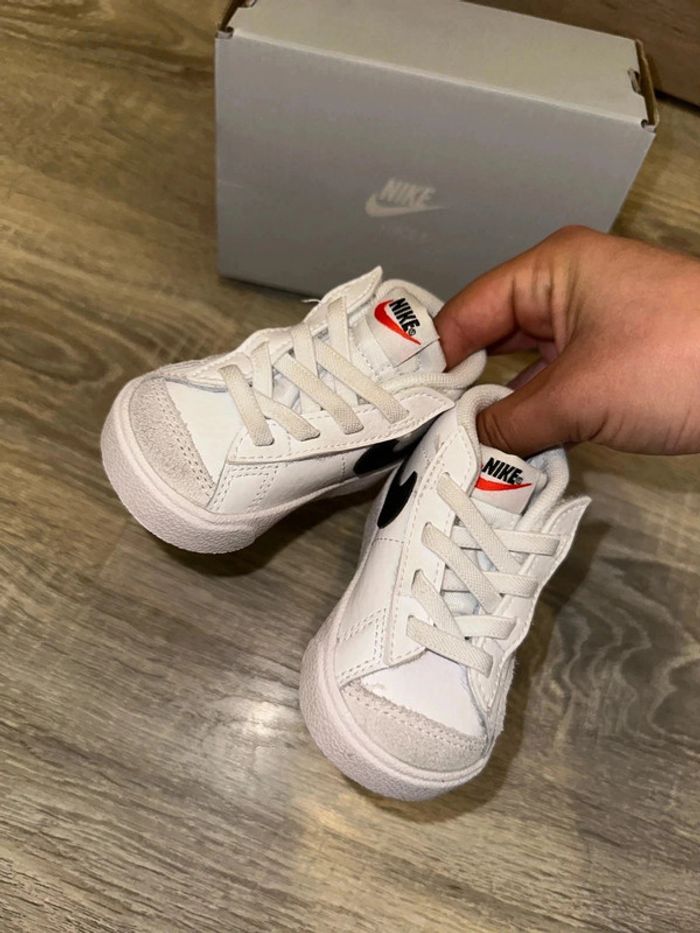 Basket montante Nike T18,5 neuve - photo numéro 7