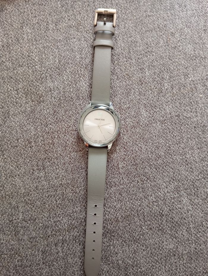 Montre Swarovski grise - photo numéro 3