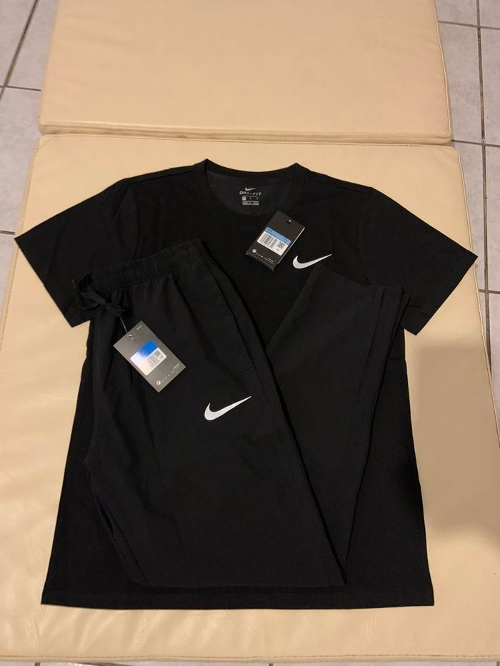 Ensemble Survêtement Running Jogging T-shirt Nike en coton Noir Neuf avec étiquette Taille M - photo numéro 2