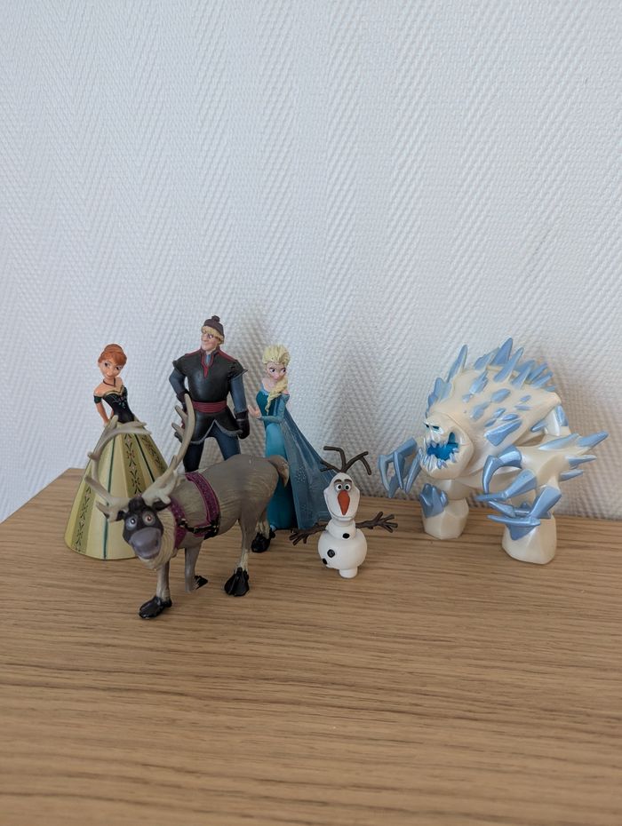 Lot de figurines Disney la reine des neiges Elsa, Anna, Kristof, Sven, Olaf et Marshmallow