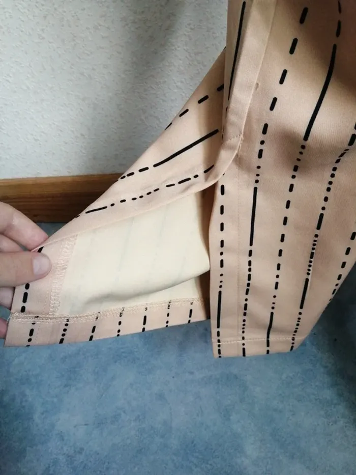 Pantalon droit fluide beige rayé noir fentes et fermeture sur le côté / shein / (S) - photo numéro 5
