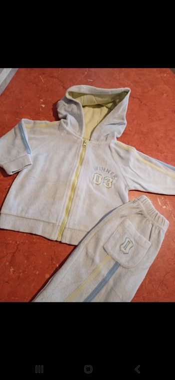Survêtement bébé taille 6 mois