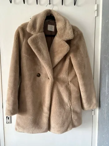Manteau fausse fourrure Primark