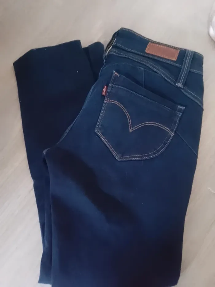 Jean levis bleu foncé taille 36 push up - photo numéro 2