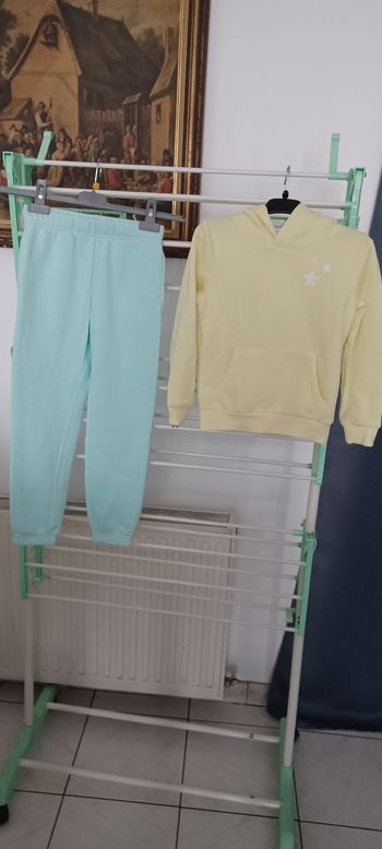 Très beau jogging fille T 8 ans