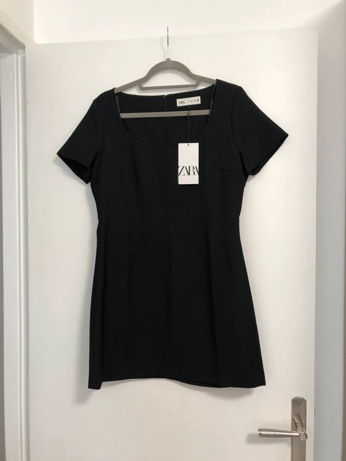 Superbe belle robe courte Zara neuve avec étiquette taille M