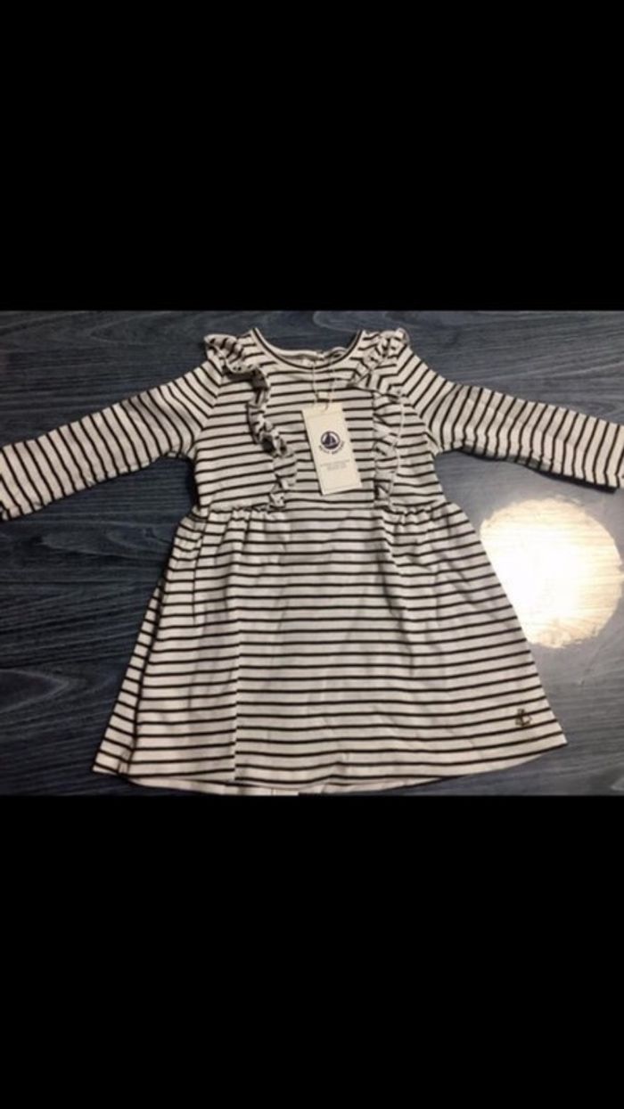 Robe neuve petit bateau 12 mois valeur 50€ - photo numéro 2