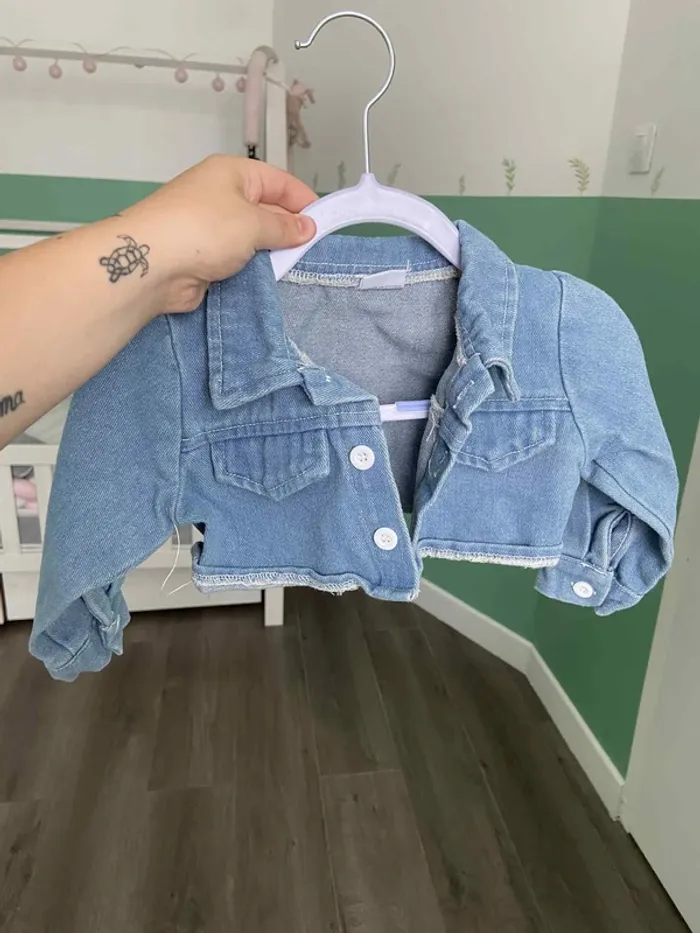 Veste en jean courte bébé fille 6-9 mois