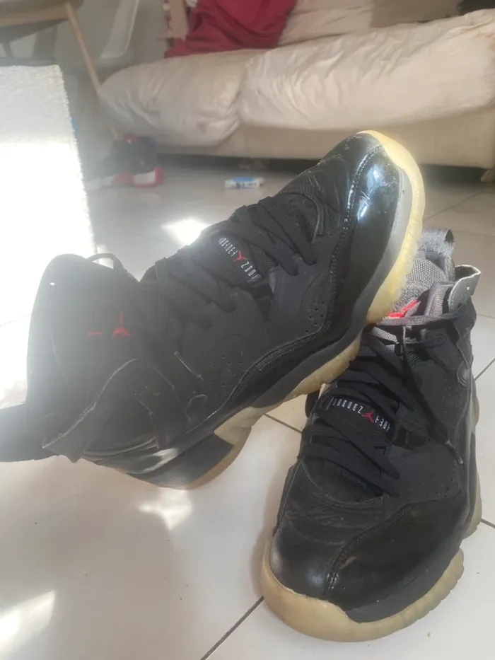 Jordan 11 CMFT Low 45 black red 45,5 - photo numéro 5