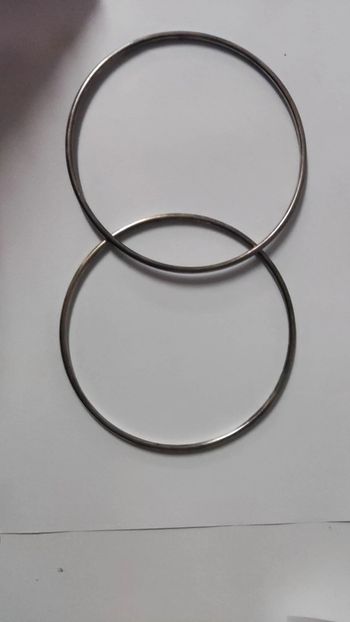 2 bracelets ou joncs en argent