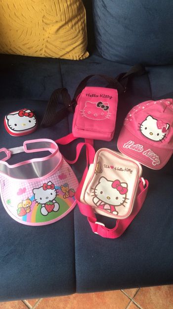 Lot 4  accessoires Hello Kitty +casquette offerte