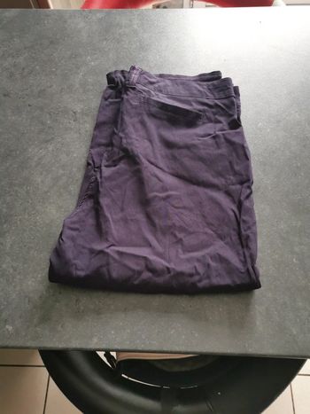 Très joli pantacourt femme taille 46.