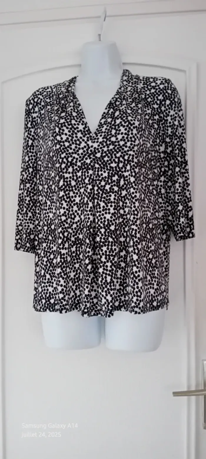 Blouse fluide manches 3/4 col V motif pois et fleurs en relief noir et blanc femme L cache cache - photo numéro 11