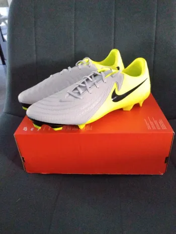 Crampons Nike Phantom