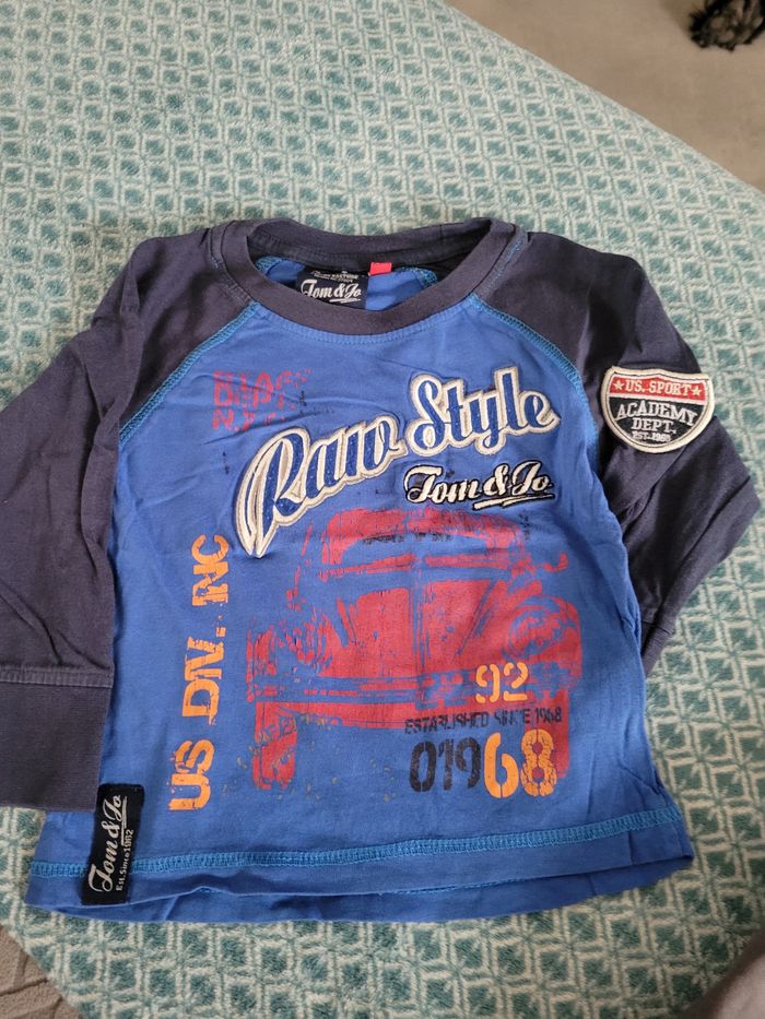 Lot 2 T-shirts manches longues 24mois - photo numéro 2