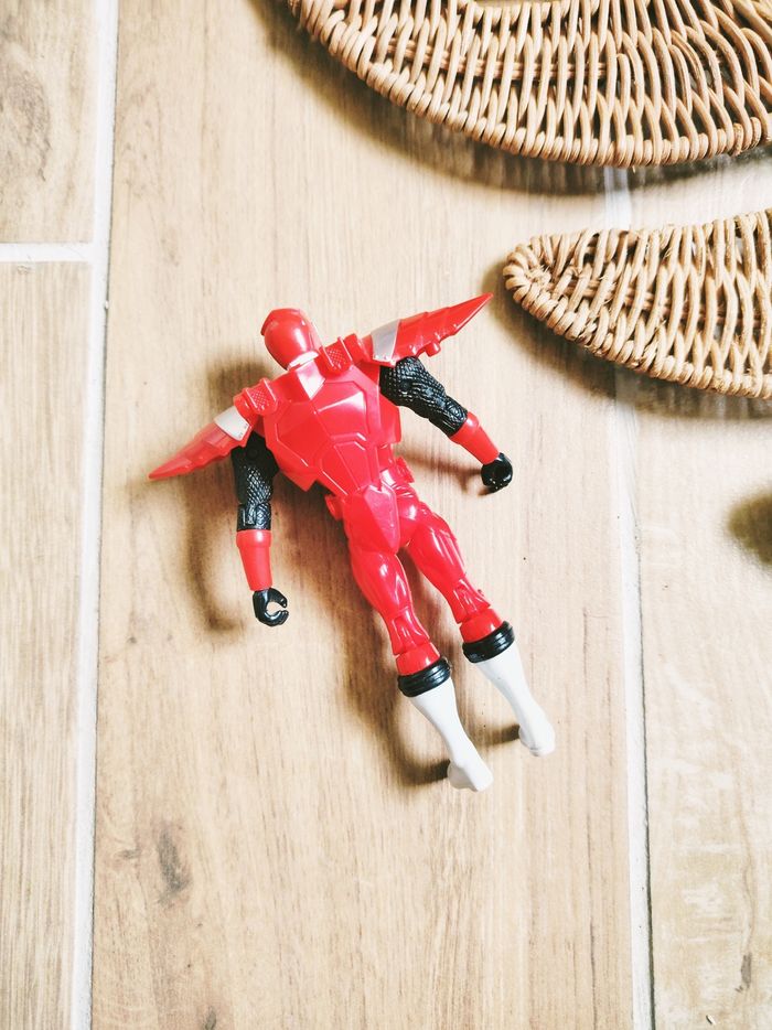 🙅 Power rangers ninja steel deluxe figurine Maître Ninja rouge or avec bouclier étoile amovible - photo numéro 3