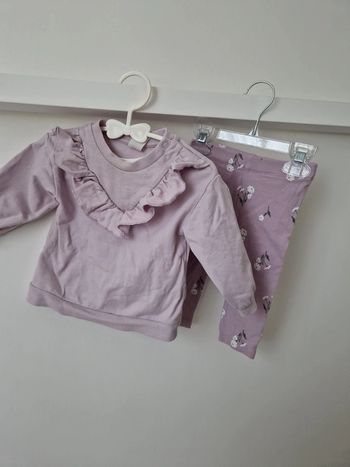 Ensemble pull leggings lilas fleuri 4-6mois très bon état H&M