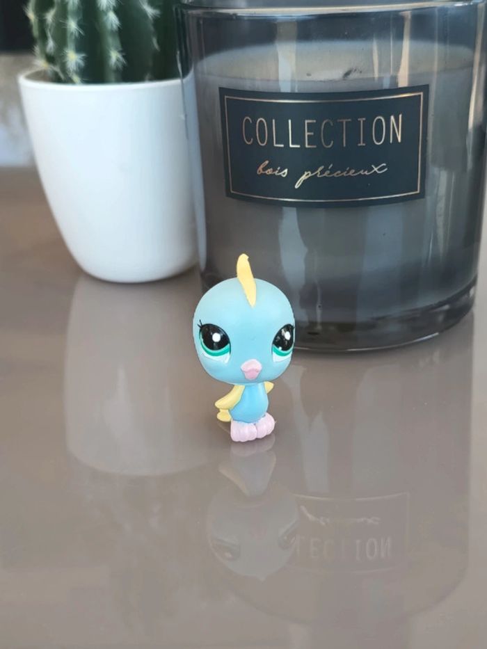 Littlest Pet Shop #2044 light blue parakeet bird