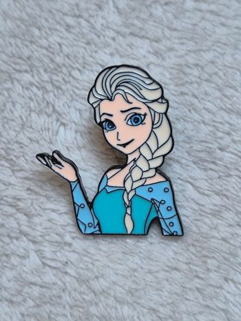 Superbe pin's broche elsa la reine des neiges
