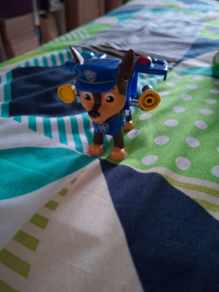 Figurine Chase pat patrouille avec haut-parleur qui se déploie - photo numéro 2