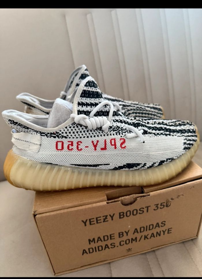 Basket Adidas Yeezy Boost 350 V2 zebra 41 1/3 - photo numéro 2