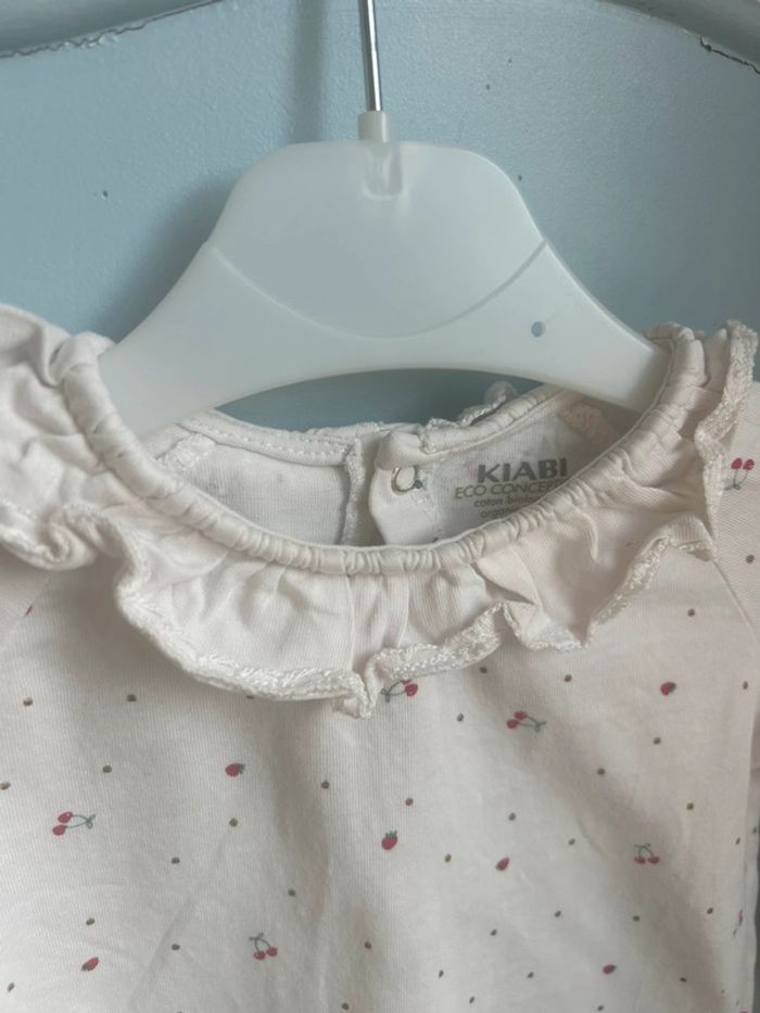 Haut blanc , fleurs col dentelle , 9 mois - photo numéro 2