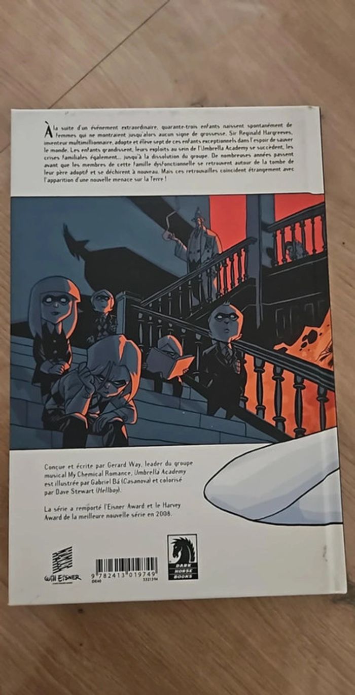 Livre umbrella academy tome 1 - photo numéro 2