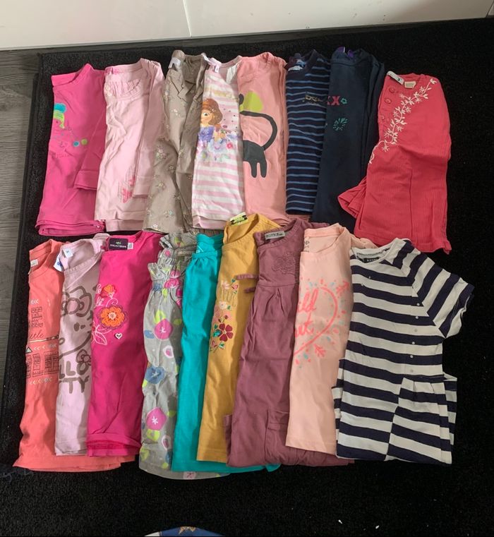 Gros lot de 36 vêtements fille 3 ans - photo numéro 3