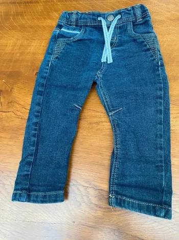 Jean bleu foncé tape à l’oeil 9 mois