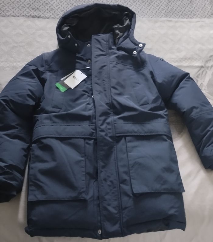 Manteau Hugo Boss neuf taille 10 ans - photo numéro 2